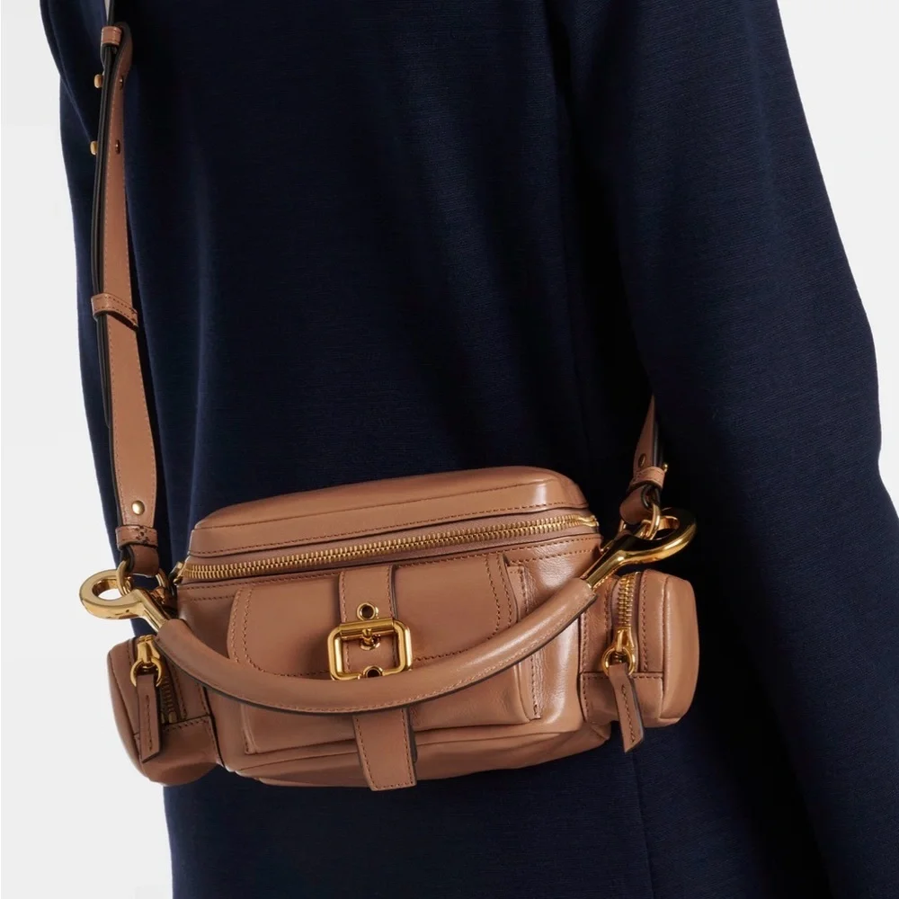 Chloé Small Camera Bag in shiny leather - Picture 3 of 11